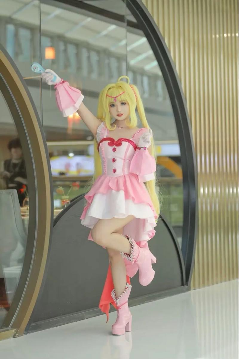 新澳门4949最新彩和漫展2女童衣着暴露与漫展小女孩