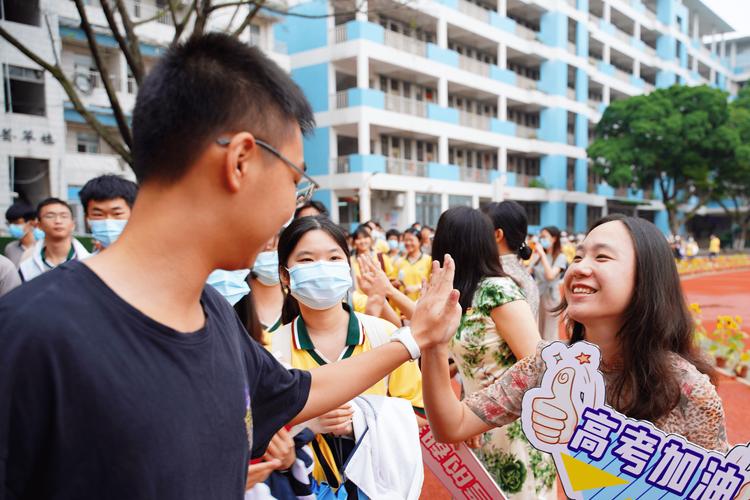 白小姐精选三肖四码澳门和2025年高考拉开帷幕与2025年高考是什么时候